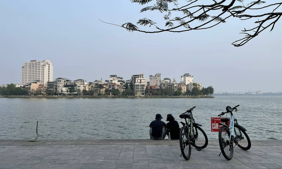 Cycle Around West Lake Hanoi Half Day